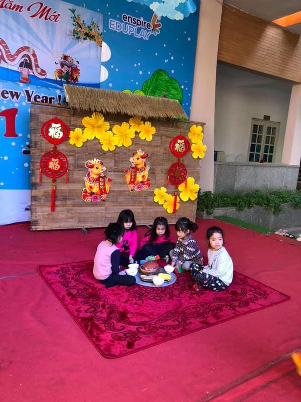 Bữa ăn gia đình - một hoạt động vô cùng bổ ích và lý thú được các bé Hoa Sữa tích cực đón nhận! 