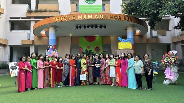 Sáng ngày 17.11.2023 trường  tổ chức ngày hội  gặp mặt truyền thống kỷ niệm 40 năm ngày Nhà giáo Việt Nam 20/11 để nhìn lại chặng đường  phát triển của Mầm non Hoa Sữa 💞💕💞