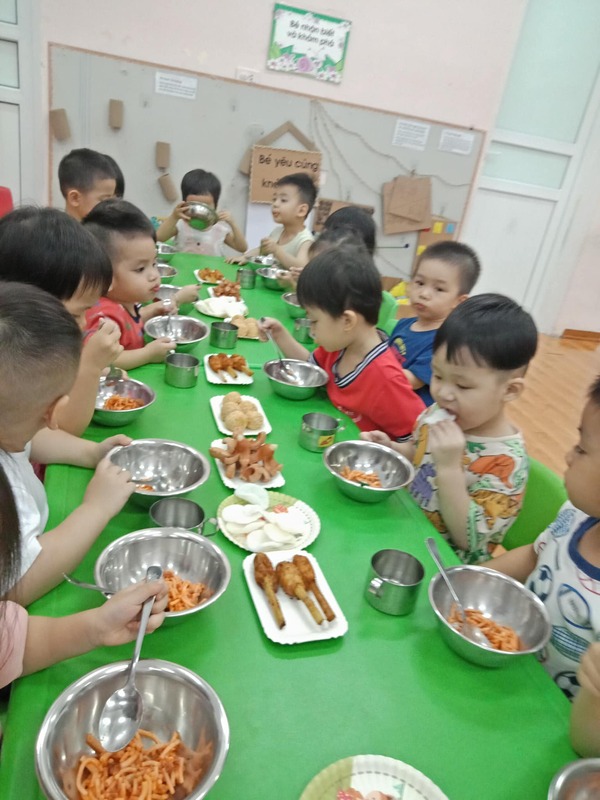 Các em lớp nhà trẻ đã trải qua một năm học thật vui. Chúc các em một mùa hè sôi động nhé! 🍉🍦🍧