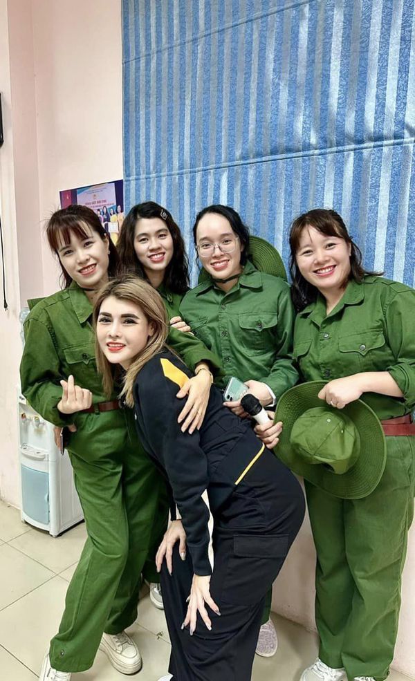 VĂN NGHỆ CHÀO MỪNG NGÀY 20-11