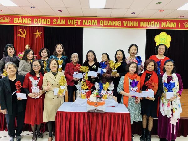 TRƯỜNG MẦM NON HOA SỮA TỔ CHỨC GẶP MẶT VÀ TRI ÂN CÁC THẾ HỆ NHÀ GIÁO